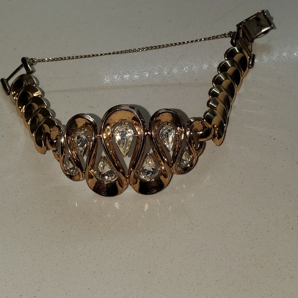 VINTAGE RHINESTONE AND GOLD TONE BRACELET